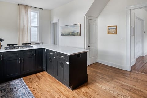 If you happen to be preparing while others are sleeping, the soft-close drawers keep the noise down. 