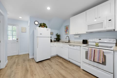 Tiki Beach Too Kitchen