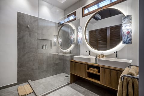 Deluxe Villa, 3 Bedrooms, Balcony, Pool View | Bathroom | Shower, rainfall showerhead, hair dryer, towels