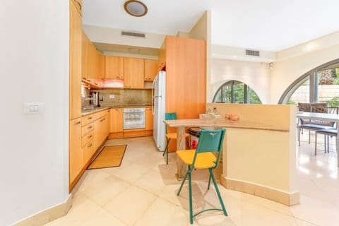 Condo, 2 Bedrooms | Private kitchen