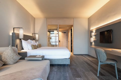 Junior Suite | Premium bedding, down comforters, minibar, in-room safe