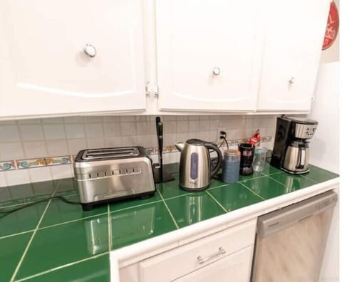 Appliances include mini blender, toaster, coffeemaker kettle