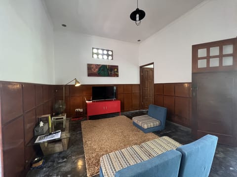 Family House | Living area | Flat-screen TV