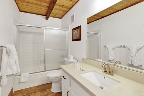Townhome, 3 Bedrooms | Bathroom | Towels
