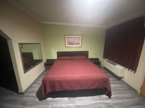 Deluxe Single Room, Mountain View | Blackout drapes, soundproofing, iron/ironing board, free WiFi
