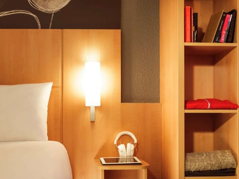 Standard Room, 2 Twin Beds | Minibar, in-room safe, desk, blackout drapes