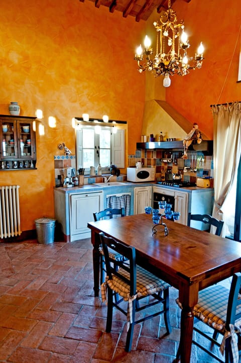 Table, Furniture, Building, Picture Frame, Wood, Couch, Interior Design, Chair, House, Shelf