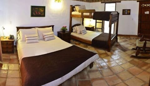 Standard Quadruple Room | Free WiFi, bed sheets