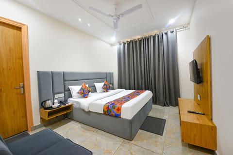 Premium Room | Egyptian cotton sheets, premium bedding, in-room safe, free WiFi