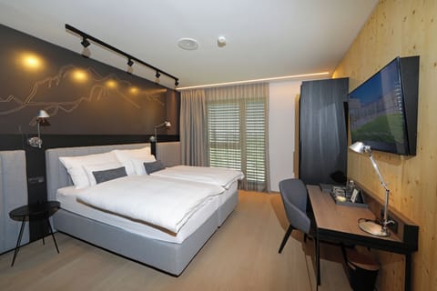 Superior Double Room | In-room safe, desk, blackout drapes, soundproofing