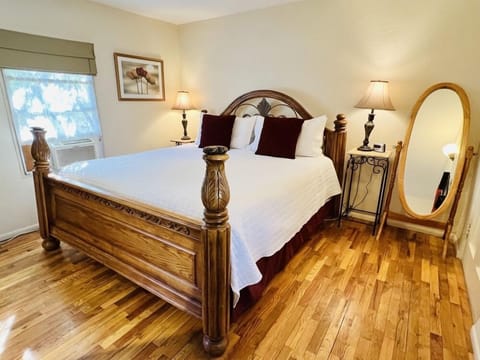 4-Gold Hill Suite | Individually decorated, individually furnished, iron/ironing board