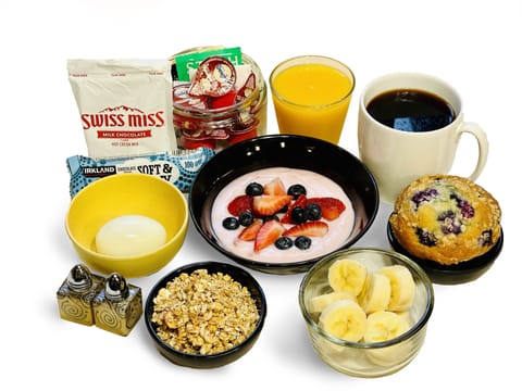 Daily cooked-to-order breakfast (USD 14 per person)