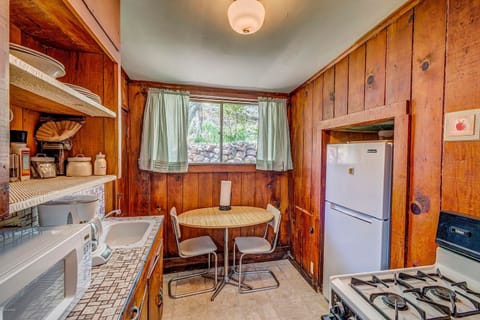 7-Juniper Flats Studio | Private kitchen | Fridge, microwave, coffee/tea maker, toaster