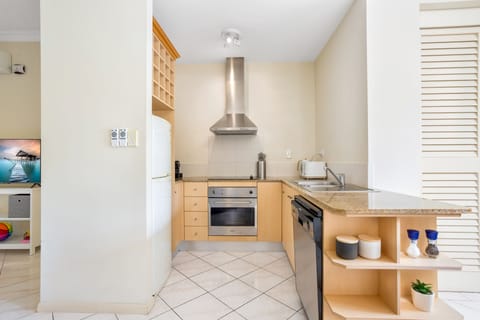 Comfort Apartment | Private kitchen | Full-size fridge, microwave, oven, stovetop