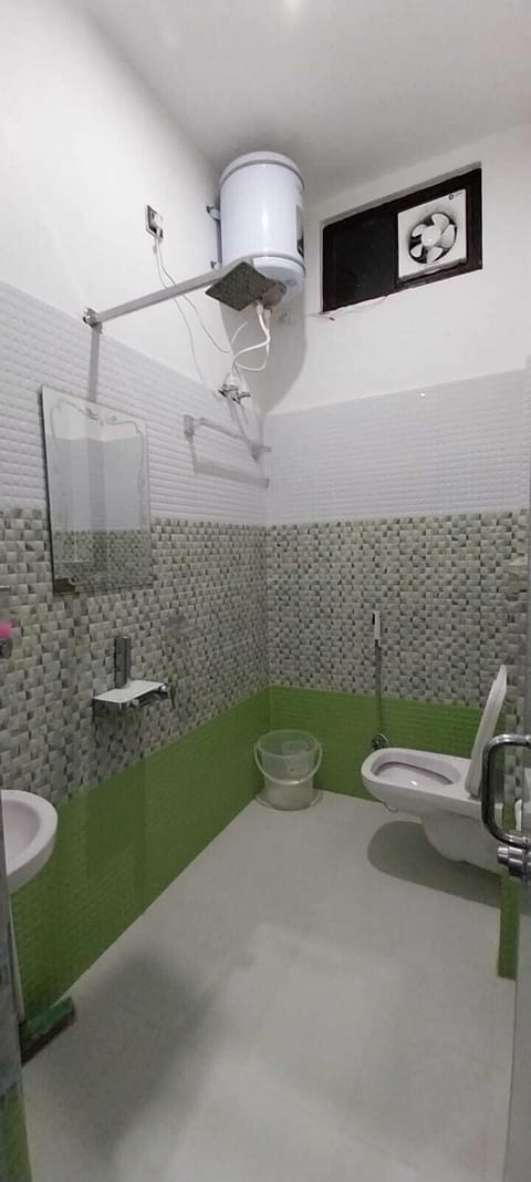 Standard Room | Bathroom