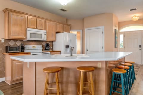009 Sunscape Full Kitchen Island Dauphin Island Vacation Home