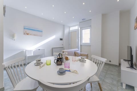 Autumn, Dining Room, Spring, Summer