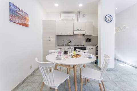 Autumn, Kitchen, Spring, Summer