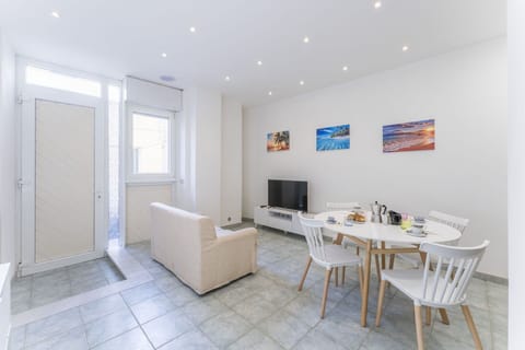 Autumn, Kitchen, Spring, Summer