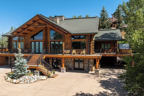 Welcome to Wild Blue Chalet