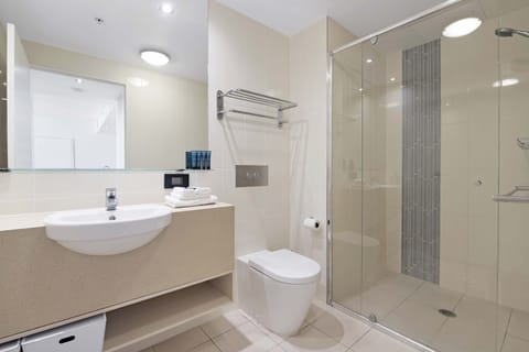 Apartment, 1 Bedroom, Ocean View | Bathroom | Separate tub and shower, hair dryer, towels