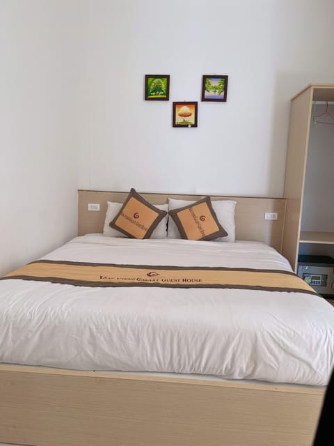 City Double Room | Down comforters, pillowtop beds, free WiFi