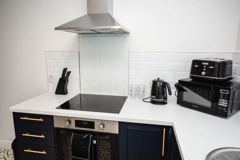 Comfort Apartment | Private kitchen | Fridge, microwave, oven, stovetop