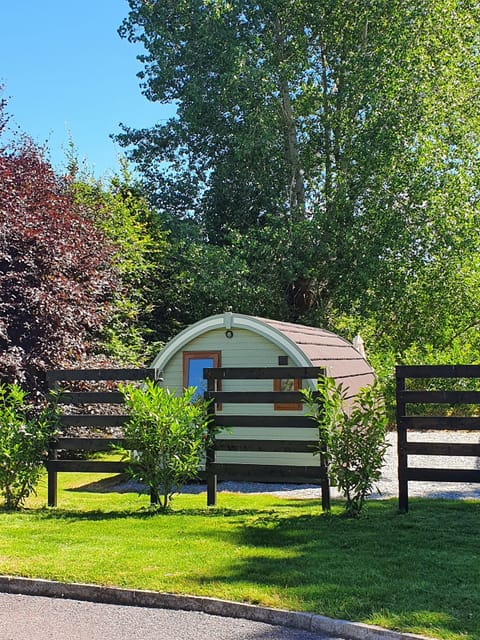 GLAMPING POD 7 | Desk, laptop workspace, iron/ironing board, free WiFi