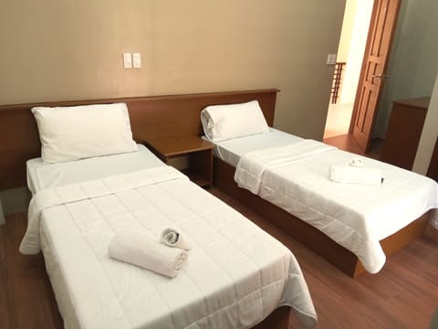 Basic Twin Room | Premium bedding, down comforters, in-room safe, desk