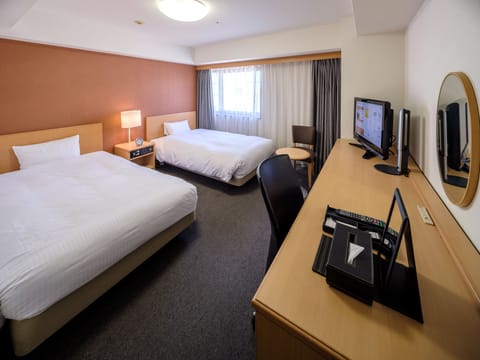 Standard Twin Room | Desk, laptop workspace, free WiFi, bed sheets