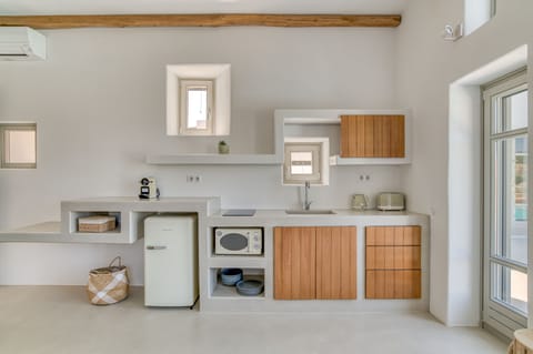 Deluxe Suite, 1 Bedroom | Private kitchen | Espresso maker, coffee/tea maker, dining tables