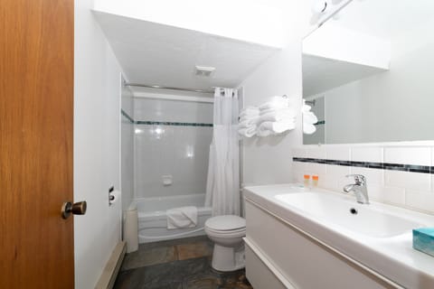 Deluxe Room, 2 Queen Beds, Kitchenette | Bathroom | Combined shower/tub, free toiletries, hair dryer, towels