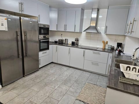 House | Private kitchen | Fridge, microwave, oven, stovetop