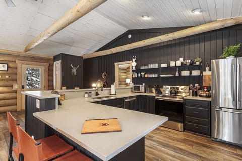 Our kitchen, recently revamped, boasts a sleek and modern design, meticulously thought out for an elevated culinary experience.