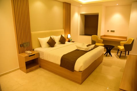 Classic Room | Egyptian cotton sheets, premium bedding, minibar, in-room safe