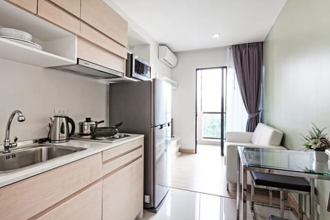 Condo, 1 Bedroom, Smoking, Balcony | Interior