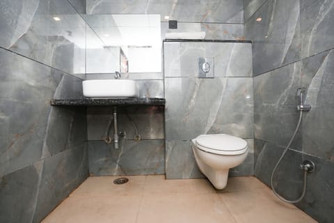 Family Room | Bathroom | Shower, rainfall showerhead, free toiletries, slippers
