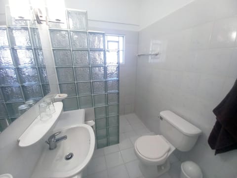 Family Quadruple Room | Bathroom | Shower, rainfall showerhead, hair dryer, towels