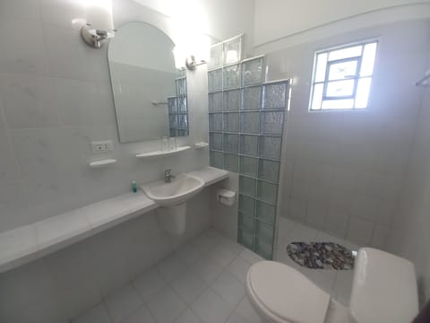 Family Quadruple Room | Bathroom | Shower, rainfall showerhead, hair dryer, towels