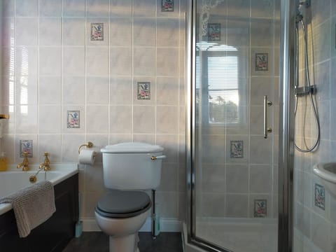 Classic Double Room, Sea View | Bathroom | Separate tub and shower, hair dryer, towels, soap