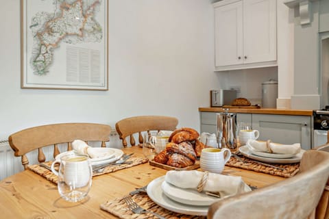 2 Bottom End Kitchen/Dining Room - StayCotswold