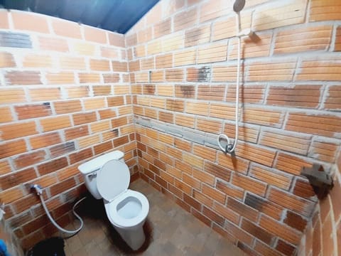 Basic Tent | Bathroom | Free toiletries, bidet, towels, soap