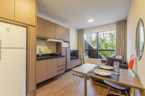 Classic Apartment | Private kitchen | Fridge, microwave, cookware/dishes/utensils