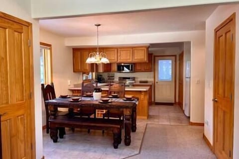 Whether it's breakfast, lunch, or pizza delivery, this space accommodates your group effortlessly.