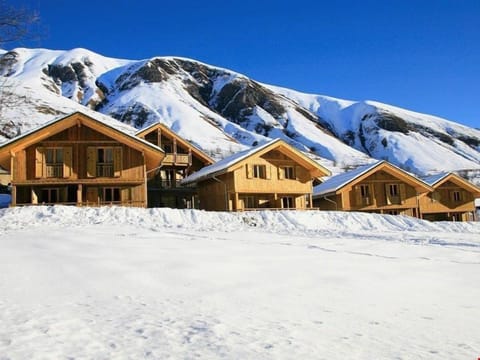 We offer a holiday in the French Alps with access to 120km of wonderful skiing
