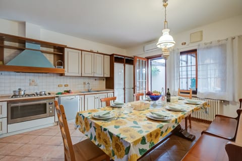 Kitchen and dining area