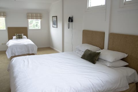Standard Suite | In-room safe, individually furnished, desk, blackout drapes