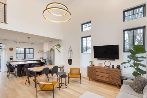 Open layout makes it easy for your group to relax and connect.