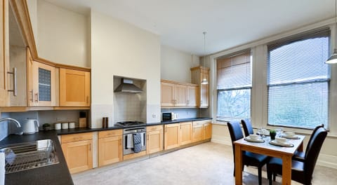 Staycasa Accommodation Kitchen/Dining