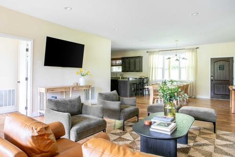 The Knoll - Weaverville, NC